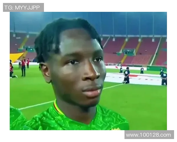 搞笑模仿足球明星带球瞬间让你捧腹大笑的精彩时刻合集