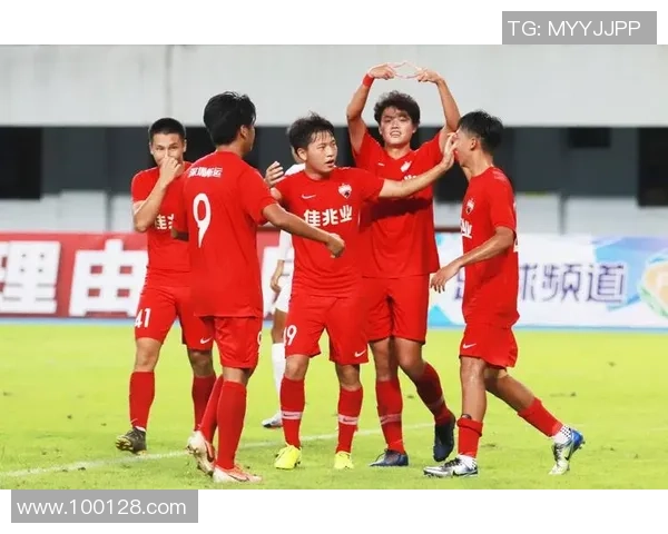 深圳足球队以51分领跑世界锦标赛积分榜展现强劲实力 深圳足球队以51分领跑世界锦标赛积分榜展现强劲实力